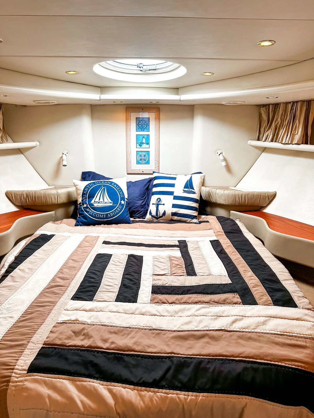 55ft Maxum guest cabin